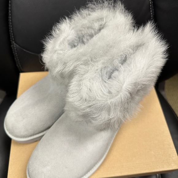 NIB! UGG Women's Boots Mini Toscana Cuff Sheepskin In Gray Size US8/EU39 1102991 - Picture 2 of 10